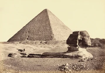 Velká pyramida v Gíze a Sfinga, Egypt. 19. století.