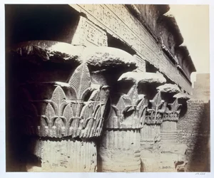 Hlavní města portiku, Chrám Chnum, Esna, Egypt, 1862