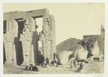 Osiris Pillars a Great Fallen Colossus, v Memnonium, Théby, 1857.