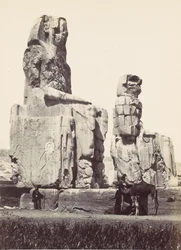 Sochy Memnona. Thebská pláň, 1857.