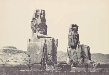 Sochy Memnona. Thebská pláň, 1857.