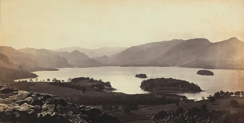 Jezero poblíž Derwentwater ve Velké Británii.