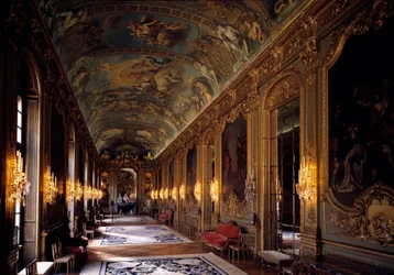 Zlatá galerie v hotelu de Toulouse. Architektura Francois-Antoine Vasse (1681-1736)