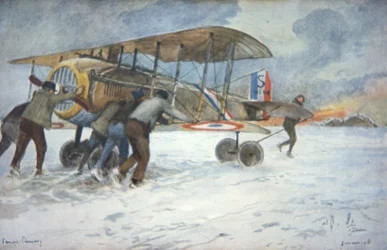 Pozemní personál a pilot tlačí francouzskou stíhačku SPAD sněhem do hangáru, leden 1918