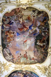Stropní freska ve velké galerii zámku Schönbrunn, Martial Allegory, Vídeň, Rakousko
, 2024 (foto)