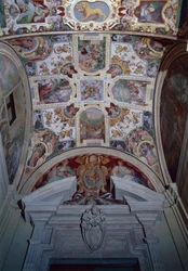 Freskový klenutý strop sálu, Lateránský palác, Itálie, Lazio Region, Řím (foto)