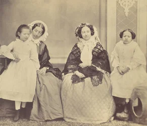 Elise Höusermann, Hermine, Marie a Marie Antoine, 50.–60. léta 19. století.