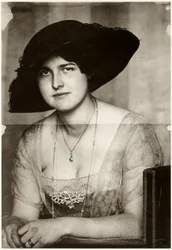 Marie s tmavým kloboukem, 1915.