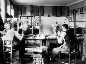 Dekoratéři v továrně Ginori, v Doccia u Florencie, 1937 (skleněná deska)