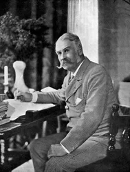 Sir William Schwenck Gilbert 1836-1911, anglický dramatik a humorista, 1911-1912.