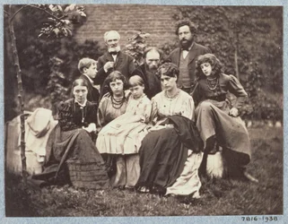 William Morris (1834-96) Sir Edward Burne-Jones (1833-98) a jejich rodiny, 1874 (sépiová fotografie)