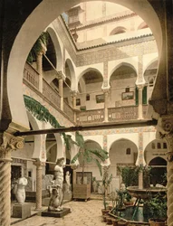 Vstupní hala, Muzeum starožitností, Alžír, hospoda. c.1900