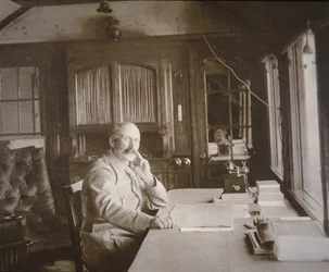 Generál Pétain ve svém velitelství železničních vagonů během bitvy u Verdunu, únor-prosinec 1916 (čb foto)