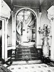Vestibul a onyxové schodiště v hotelu de Paiva