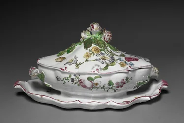 Krytá omáčka Tureen s připojeným stojanem, výrobce Veuve Perrin Factory, cca 1765