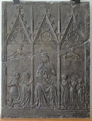 Pohřební stéla rodiny Sacquespee, ze hřbitova St. Nicaise v Arras, 1376 (tournai kámen)