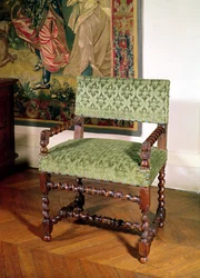 Křeslo Louis XIII (dřevo a damašek)