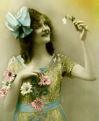 Portrét ženy c. 1898 (ručně tónovaná fotografie)