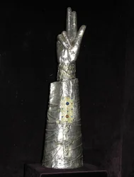 Relikviář sv. Jiří (stříbro a dřevo)