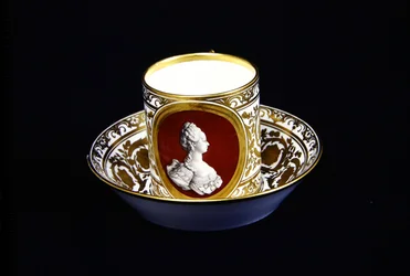 Šálek s podšálkem Sevres s podobiznou Marie-Antoinetty, kolem 1773-4 (porcelán)