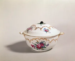 Polévková mísa, vyrobená v Tournai, 1775-80 (porcelán)