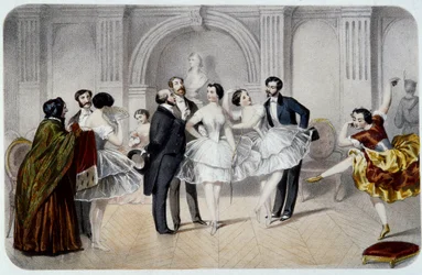 Foyer Opery (Opéra Garnier v Paříži). Tanečnice v tutu hovoří s pány, kteří ji přišli pozdravit, nebo tančí několik kroků. Rytina