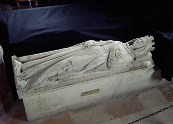 Hrobka Hermentrudy (825-69)