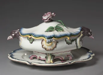 Tureen, vyrobený ve Strasbourg Factory, kolem roku 1750