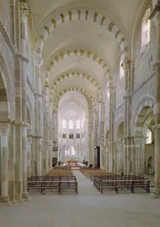 Pohled do interiéru lodi, kolem 1120-50