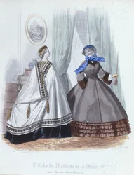 Ženy v pláštěnce a kabátu, módní talíř od LEcho du Moniteur de la Mode, 1856-7