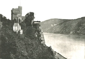 Hrad Rheinstein na řece Rýn, Německo, 1895.