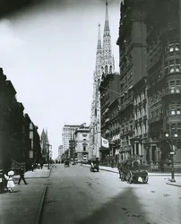 Fifth Avenue, při pohledu na sever ze 49. ulice