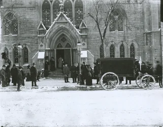 Pohřeb paní Gilbertové, Bloomingdale Reformed Dutch Church, New York City
