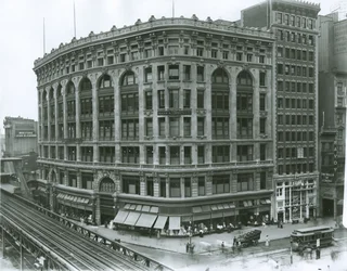 Saks und Company Department Store, New York (želatinová stříbrná fotografie)