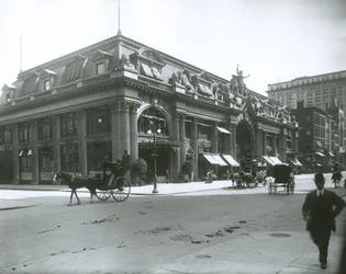 Windsor Arcade, New York (želatinová stříbrná fotografie)