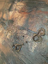 Patina s prasklinami