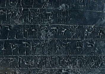 Terracotta Tablet z archivu Nestor Palace v Pylos (Řecko). Detail: Nápis v lineární B. MyCenaean Civilization, CA 13. století před naším letopočtem.