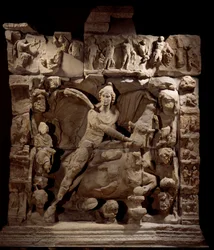 Gallo Roman Art: reliéf zobrazující Mithru, boha světla s býkem. Z chrámu Mithraeum. 50 př. n. l. – 100 n. l. Metz. Muzeum výtvarných umění