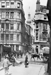 Cannon Street a kostel St Mary Aldermary, Londýn, 20. léta 20. století.