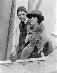 Margaret Sanger a její starší syn Stuart v Japonsku, 1922