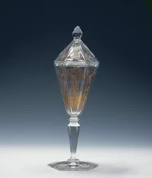 Skleněný pohár a víko, 1898