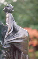 Wendy, detail ze sochy Petra Pana, 1912 (bronz) (detail)