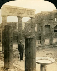 Trojúhelníkové fórum, Ruiny Pompejí, Itálie, c1909.