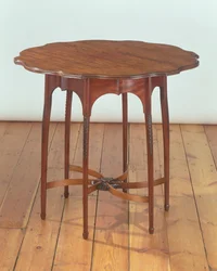 Příležitostný stůl, vyrobený pro Morris & Co., kolem roku 1885 (mahagon)