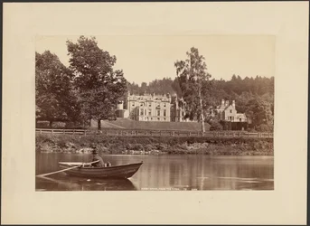 Abbotsford, od řeky