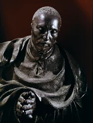 kardinál René de Birague. Detail bronzové sochy