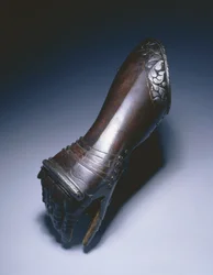 Černo-bílá rukavice po loket pro pravou ruku, c.1570