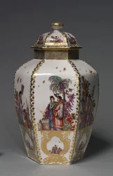 Krytá váza, výrobce Meissen Porcelain Factory, Německo, kolem 1728-1730
