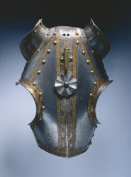Demi-chanfron, Augsburg, cca 1550 (leptaná a zlacená ocel s kůží)