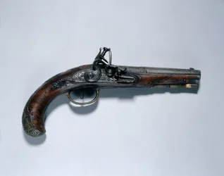 Křesadací pistole, výrobce sudů Johann Andreas Kuchenreuter (1716-1795), kolem 1750 (ocel, ořechová pažba, mosazné úchyty, hlaveň vykládaná zlatem, mosazí a stříbrem)